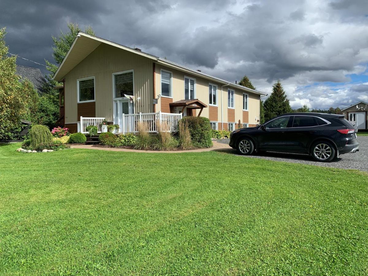 Lac-Mégantic Logement 3 ,5 Entierement Prive מראה חיצוני תמונה